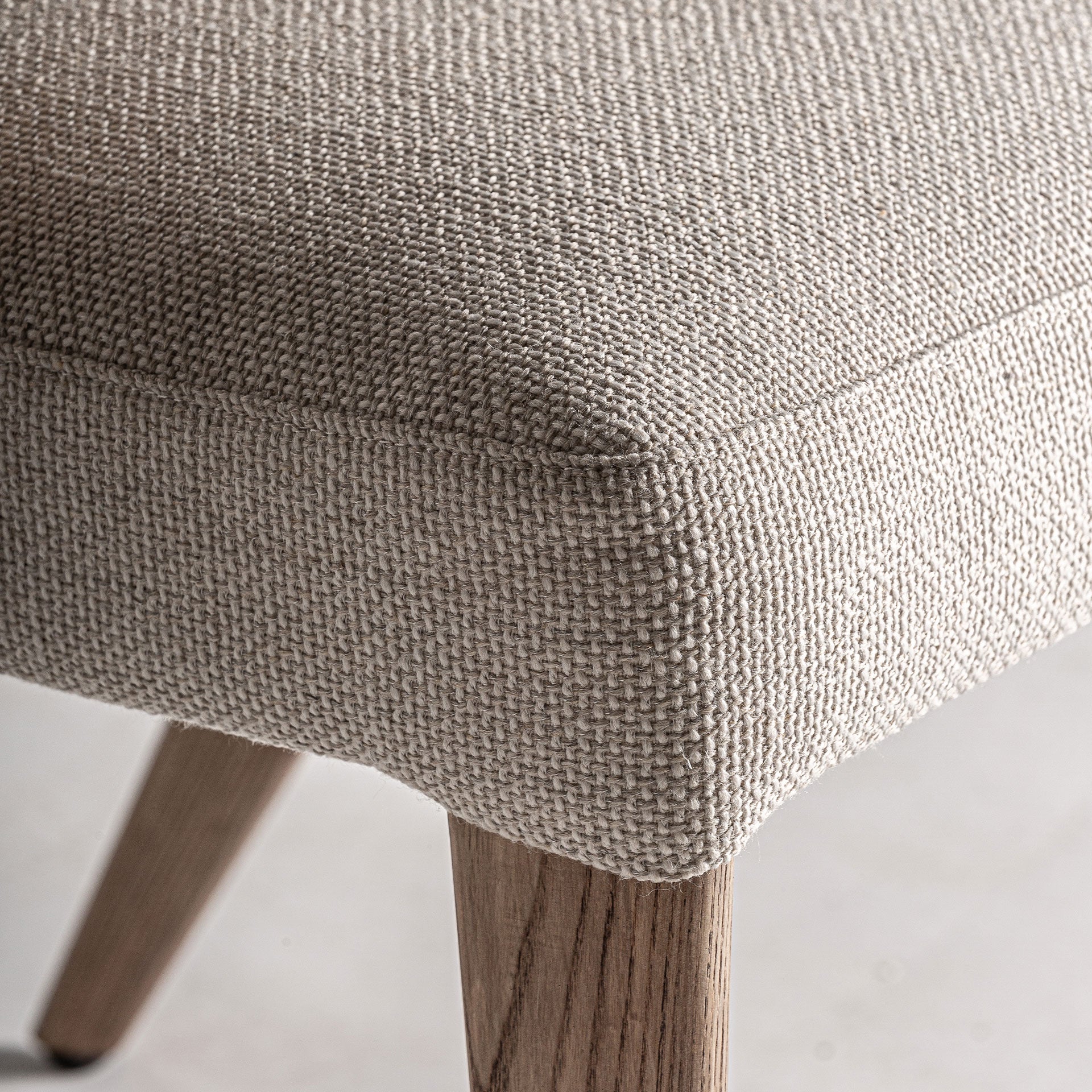 MOENA CHAIR